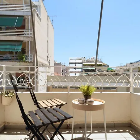 Stathmos Larissis A, A Cozy 2Br Apartment, Clo... Афины Экстерьер фото