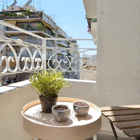 Stathmos Larissis A, A Cozy 2Br Apartment, Clo... Афины Экстерьер фото