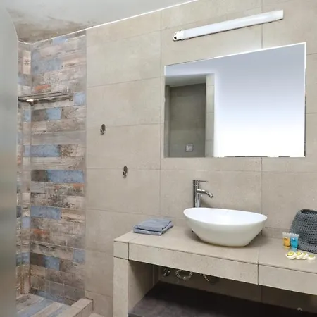 Stathmos Larissis A, A Cozy 2Br Apartment, Clo... Афины Экстерьер фото