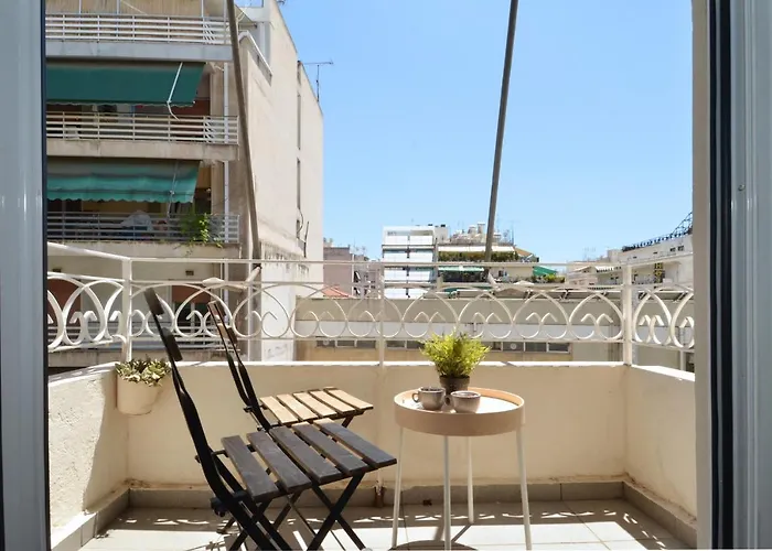 Stathmos Larissis A, A Cozy 2Br Apartment, Clo...