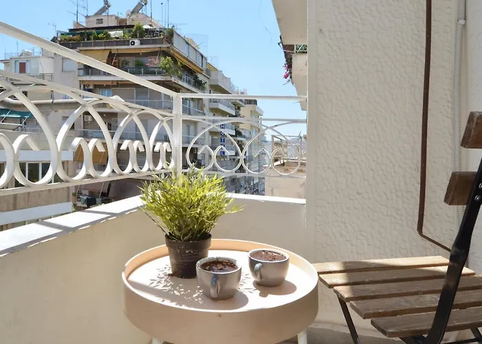 Stathmos Larissis A, A Cozy 2Br Apartment, Clo...