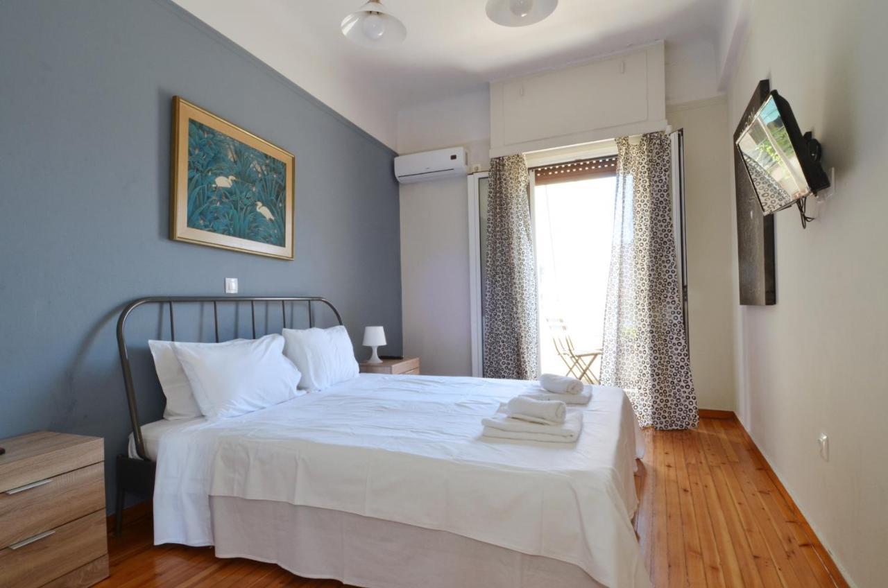 Daire Stathmos Larissis A, A Cozy 2br Apartment, Clo... Atina