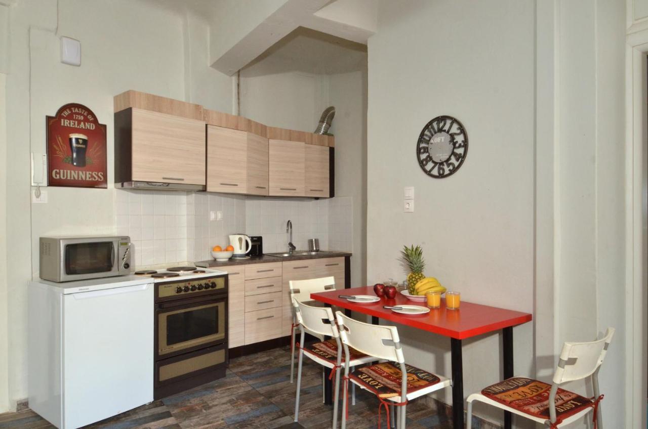 Stathmos Larissis A, A Cozy 2br Apartment, Clo... Atina